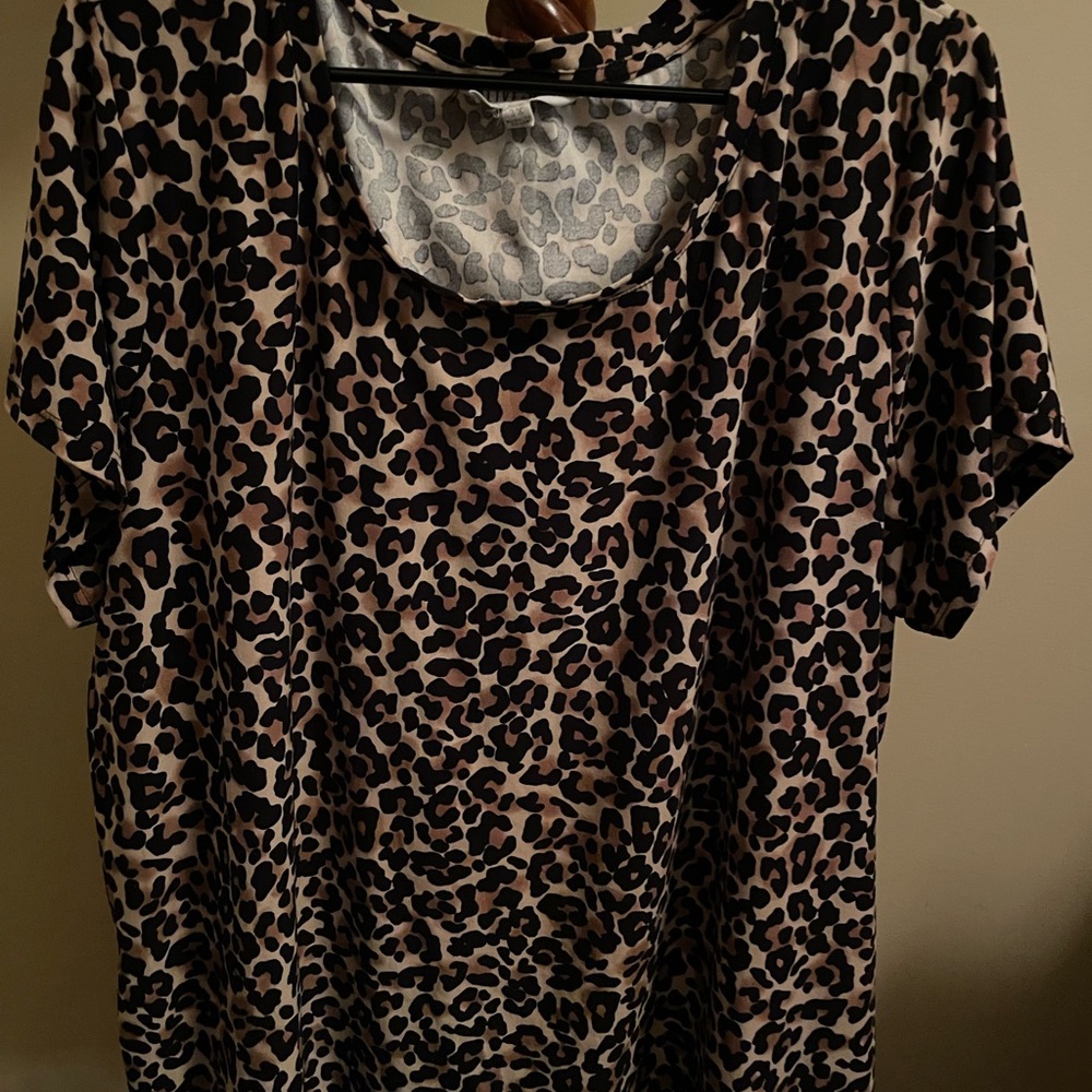 Olive & Oak Black and Tan Leopard Print Short Sleeve Top